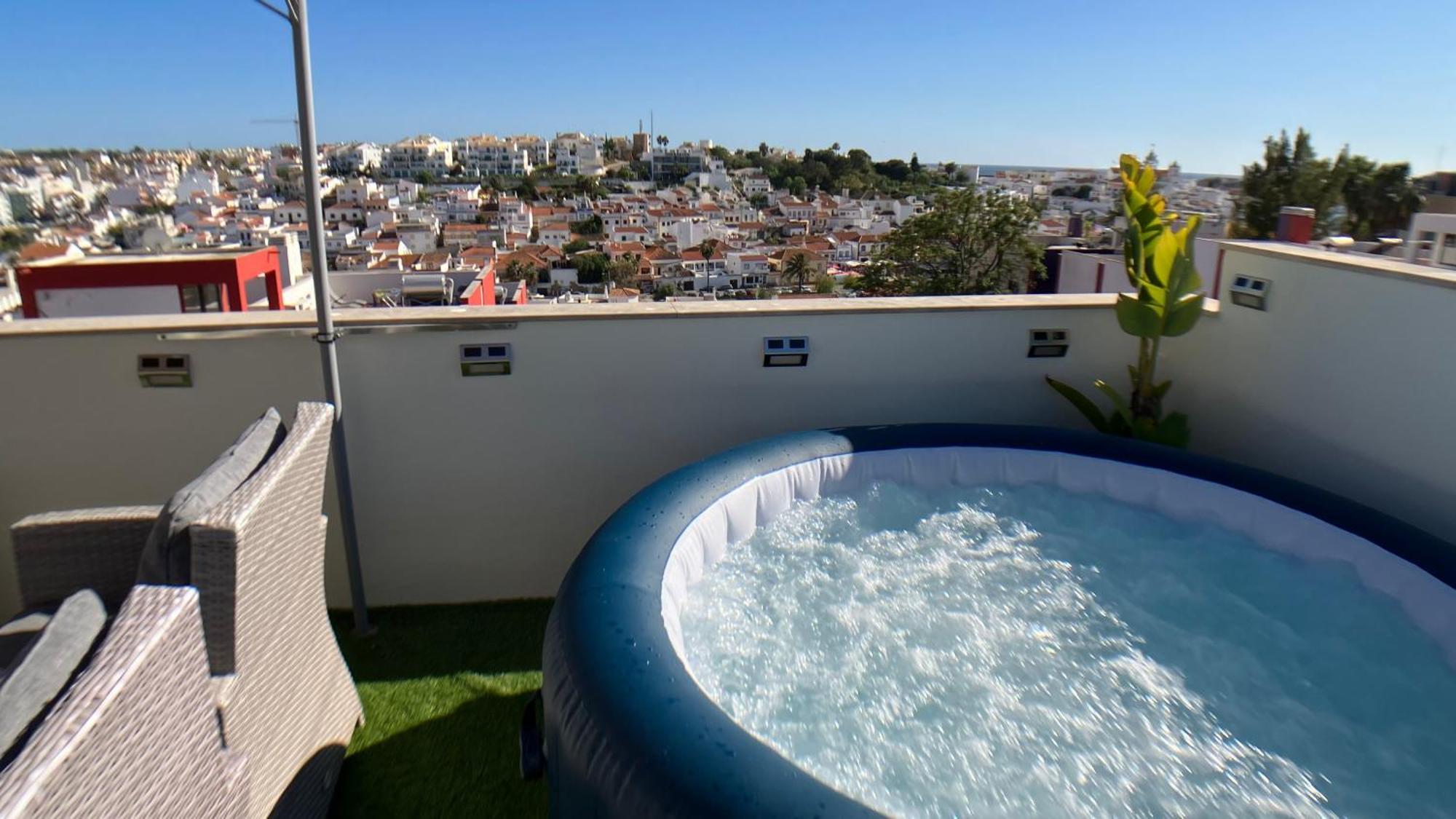 פראגודו Apartment Beta - 2 Bedrooms, Private Rooftop Patio With Hot Tub, Bbq And View מראה חיצוני תמונה